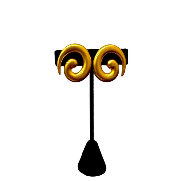 Monet Accessories - ✅SOLD Vintage stunning Monet earrings